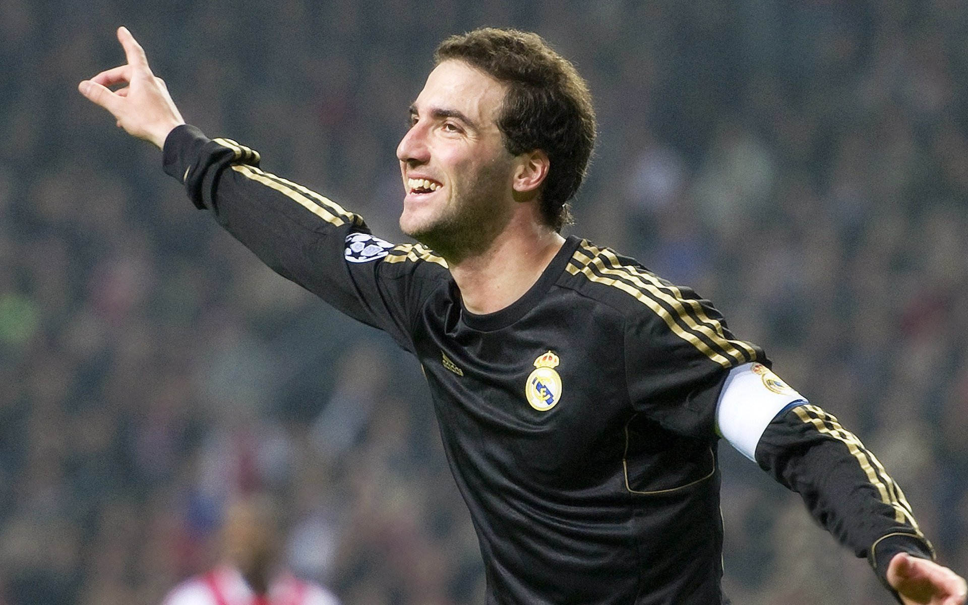 国足主帅战术安排获球员好评，国足新任主帅